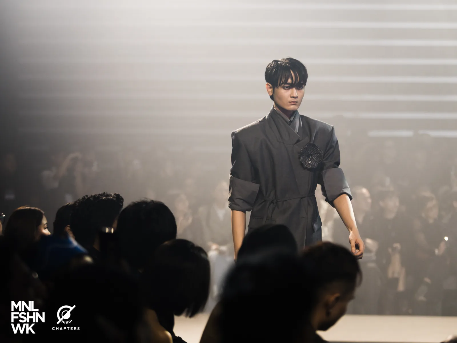 Viktor 2025 runway frame 01